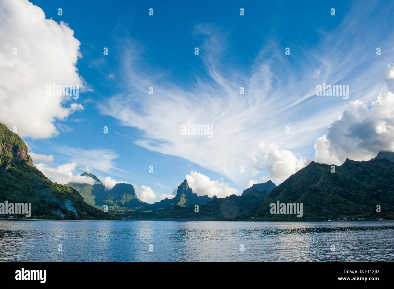 Baie de Cook et Bali Hai Mountain, Moorea, Polynésie Française, Pacifique Sud Banque D'Images