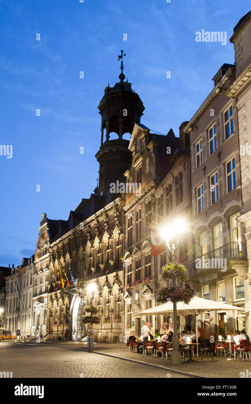 Grand Place au crépuscule, Guild Hall, Mons, Hainaut, Wallonie, Belgique, Europe Banque D'Images