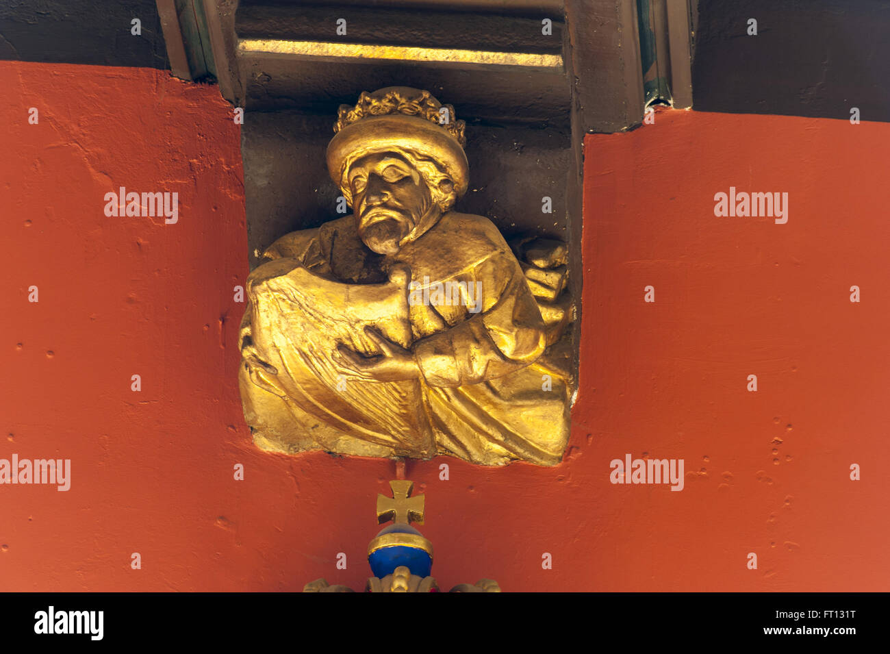 La figure d'or par Schlutter au Guild Hall, Grand Place, Mons, Hainaut, Wallonie, Belgique, Europe Banque D'Images