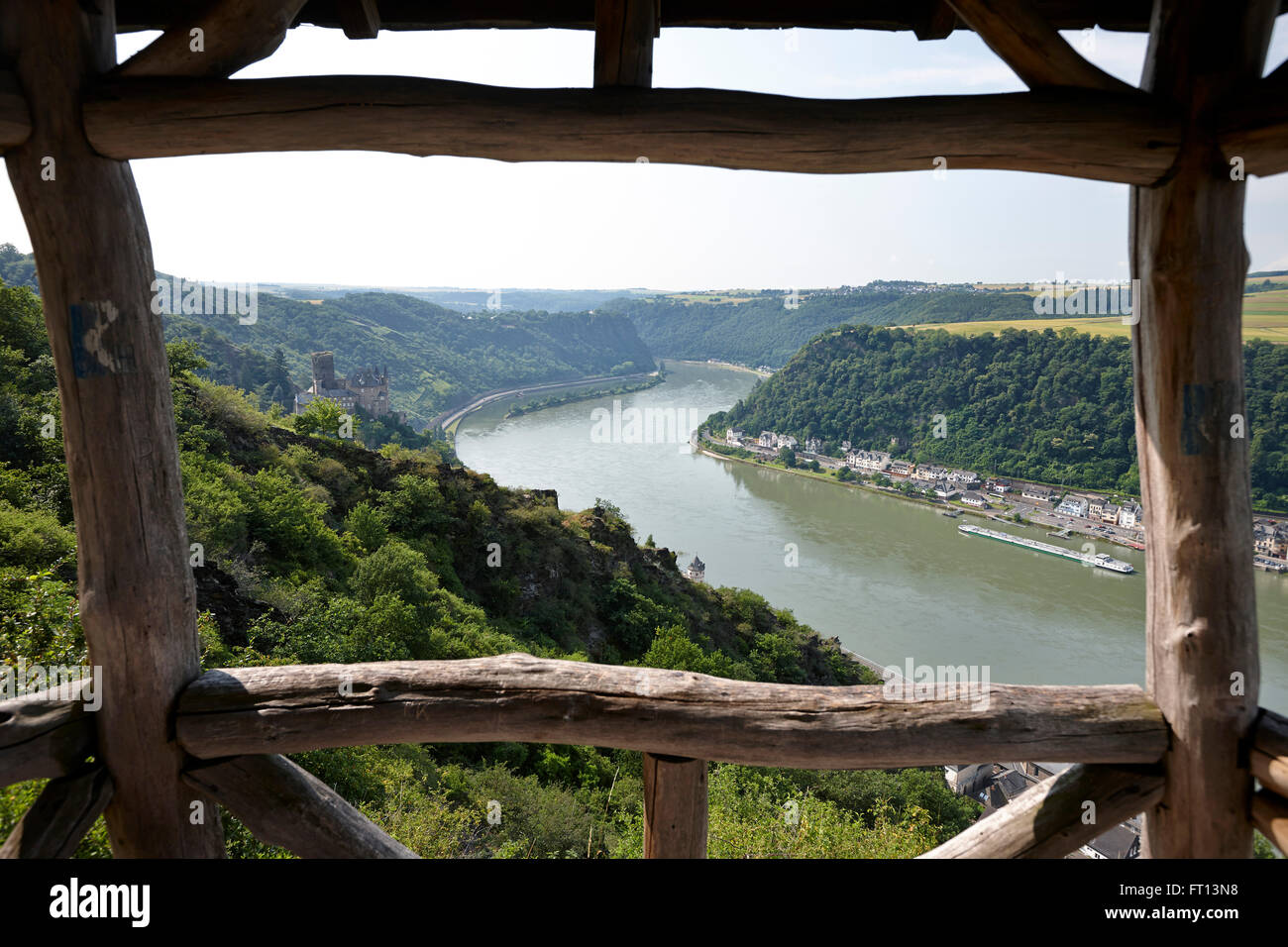 Vue sur les gorges du Rhin près de Sankt Goarshausen, Rhénanie-Palatinat, Allemagne Banque D'Images