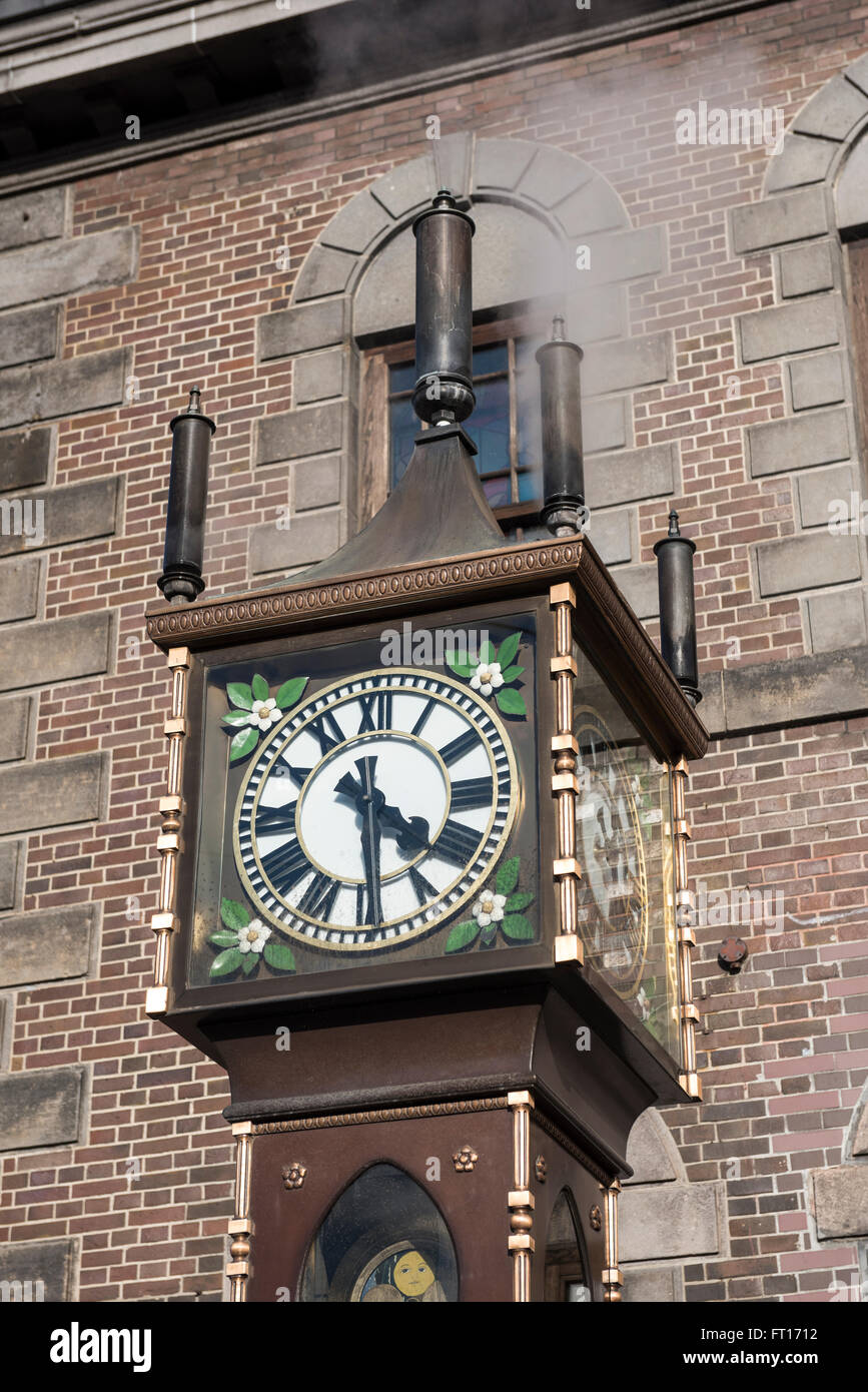 L'horloge à vapeur à l'extérieur de la boîte à musique Musée à Otaru, Hokkaido, Japon Banque D'Images