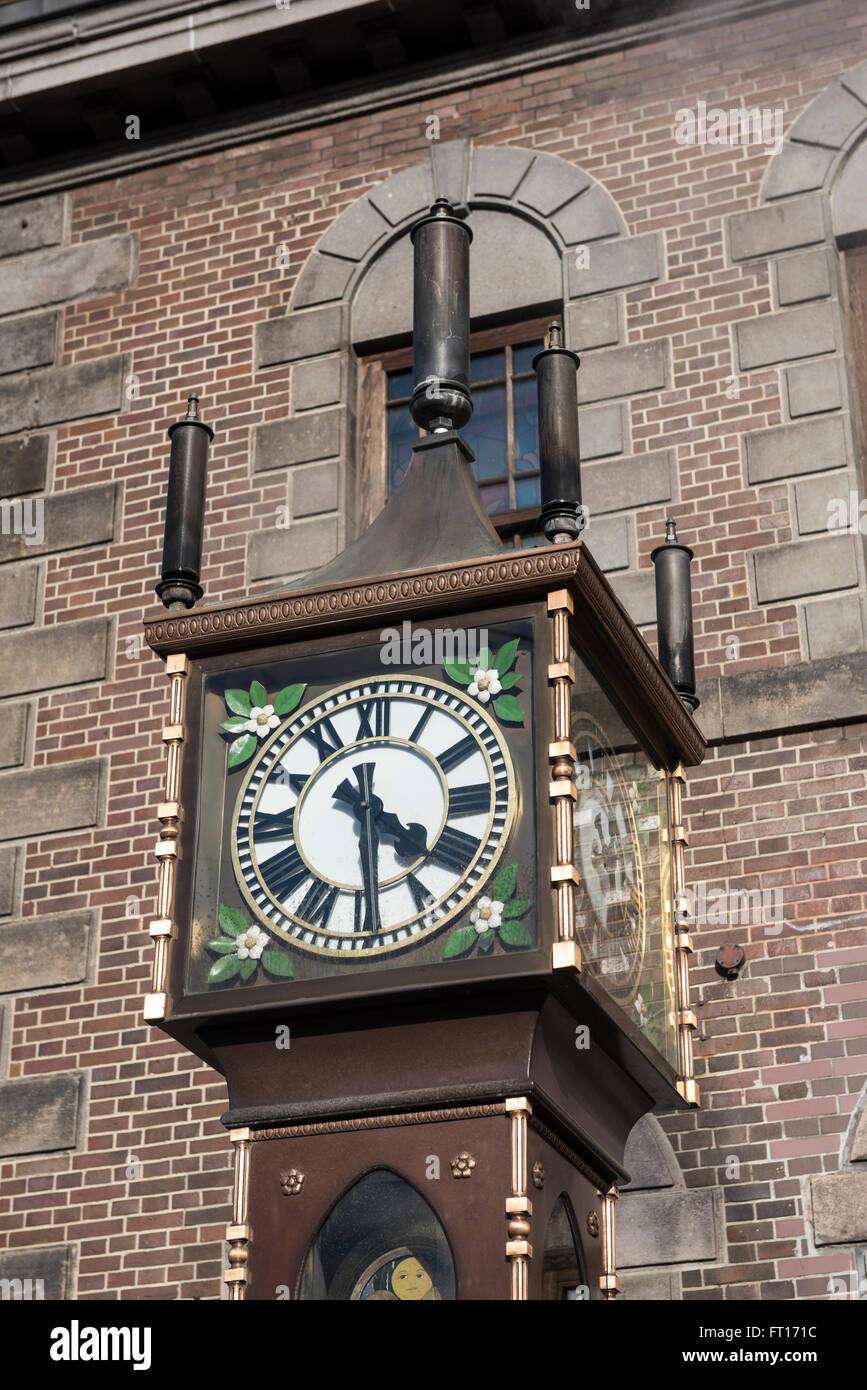 L'horloge à vapeur à l'extérieur de la boîte à musique Musée à Otaru, Hokkaido, Japon Banque D'Images