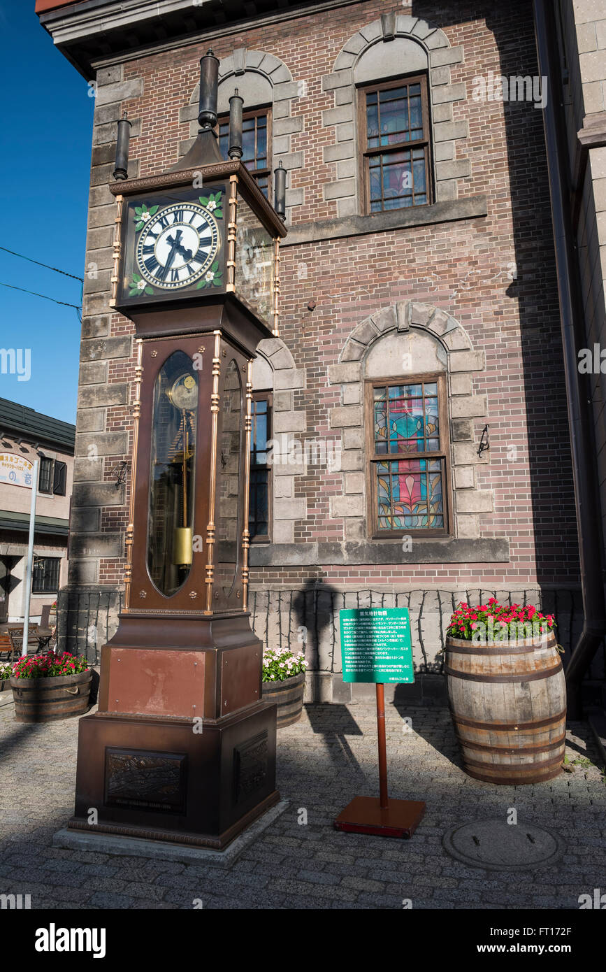 L'horloge à vapeur à l'extérieur de la boîte à musique Musée à Otaru, Hokkaido, Japon Banque D'Images