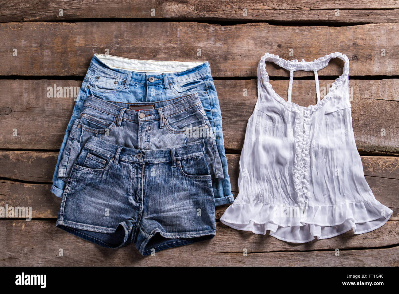 Short en jean avec dentelle top Photo Stock - Alamy