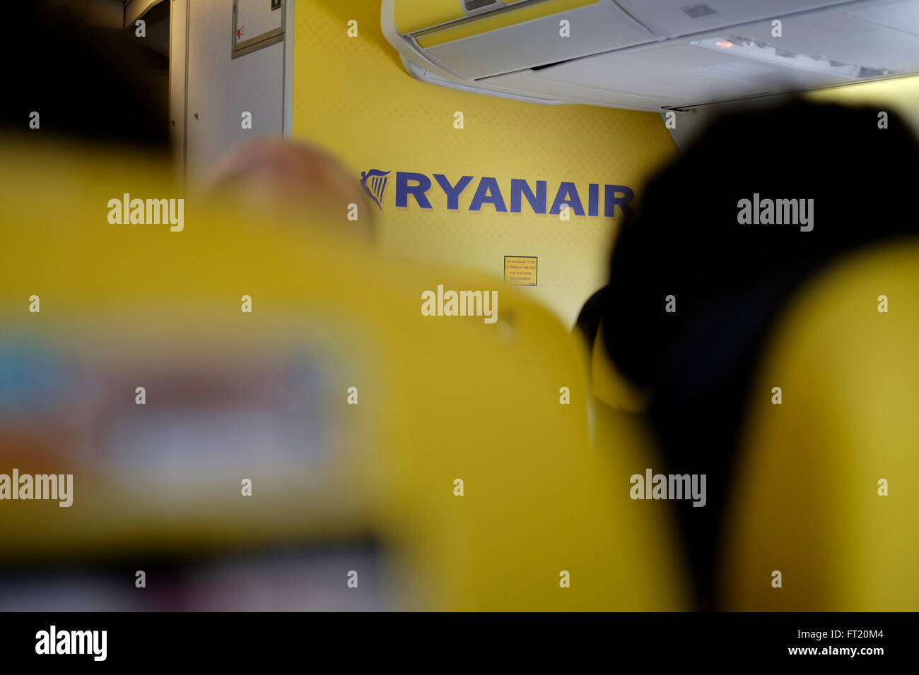 L'intérieur de l'avion de Ryanair Banque D'Images