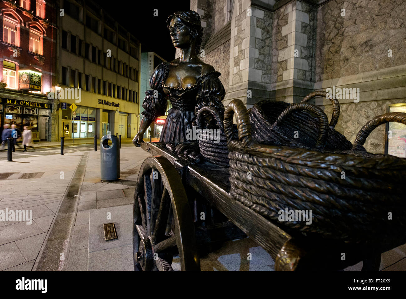 Molly Malone statue en bronze sur Suffolk Street, Dublin, République d'Irlande, Europe Banque D'Images