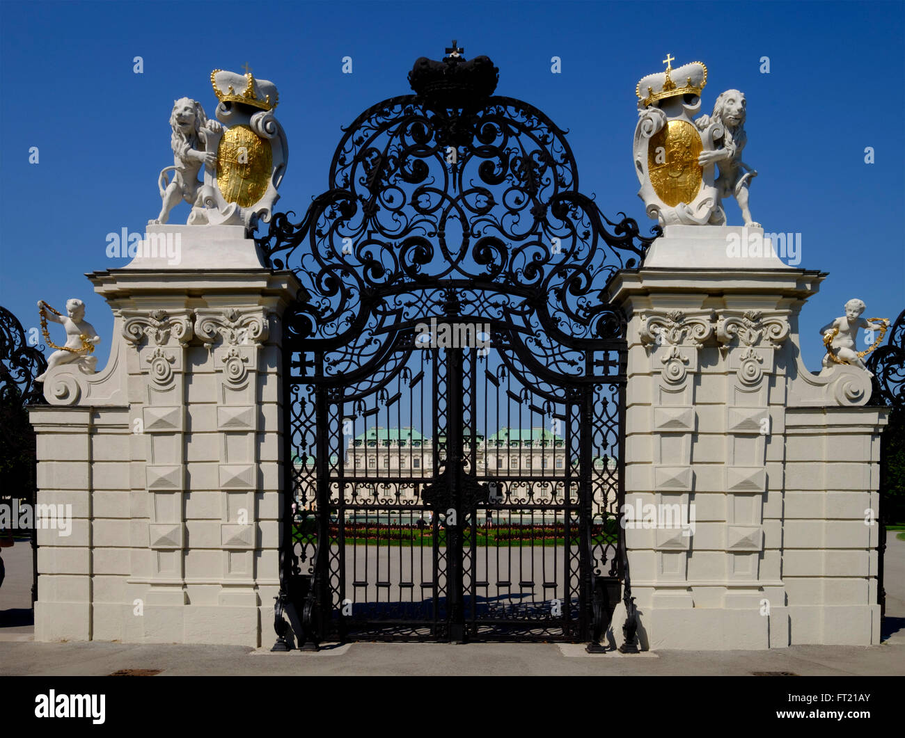 Portails en fer forgé ornés du Palais du Belvédère à Vienne, Autriche, Europe Banque D'Images