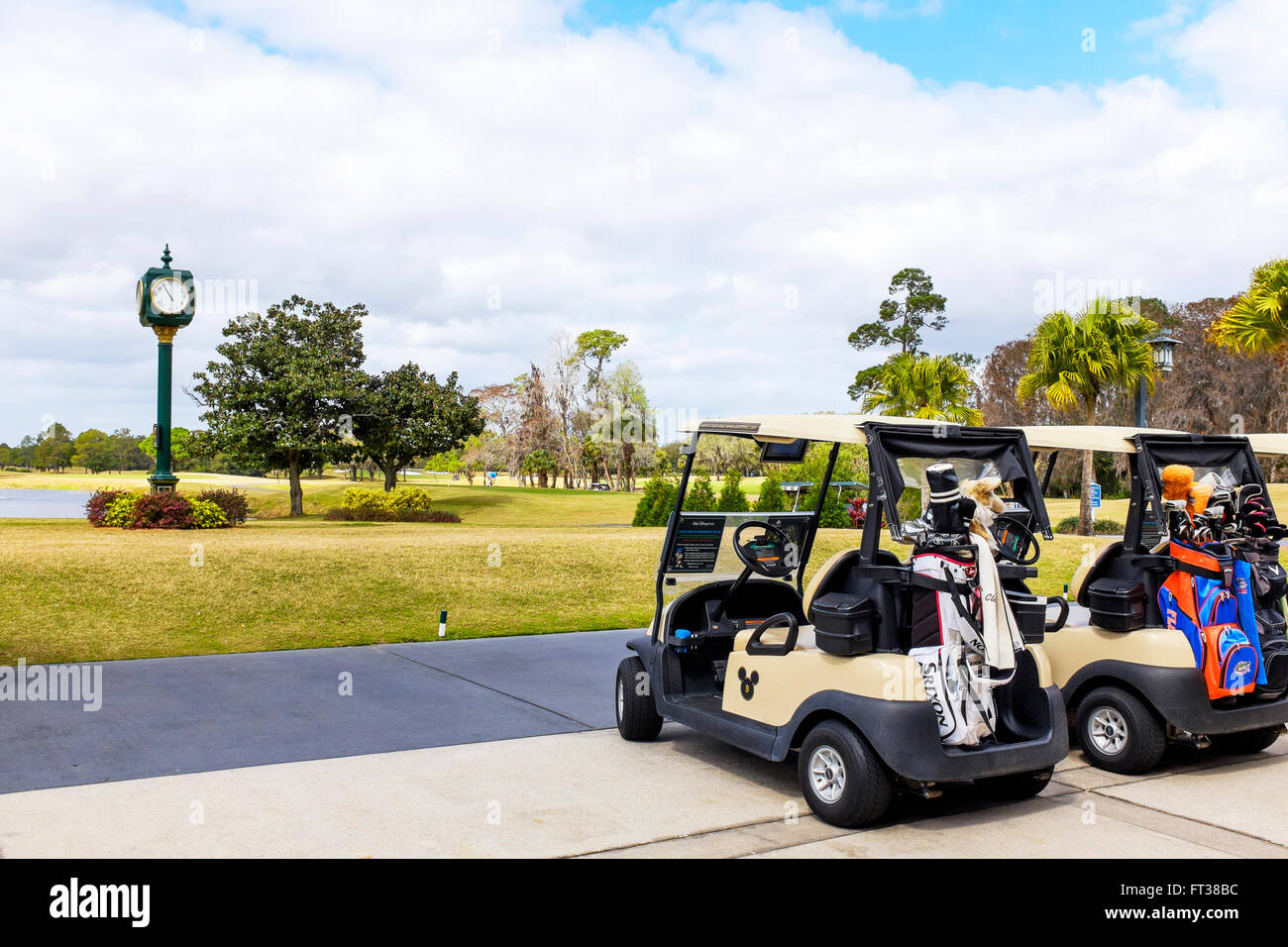 Chariot de golf sur le Disney's Magnolia Golf Club, Lake Buena Vista, Orlando, Floride, USA Banque D'Images
