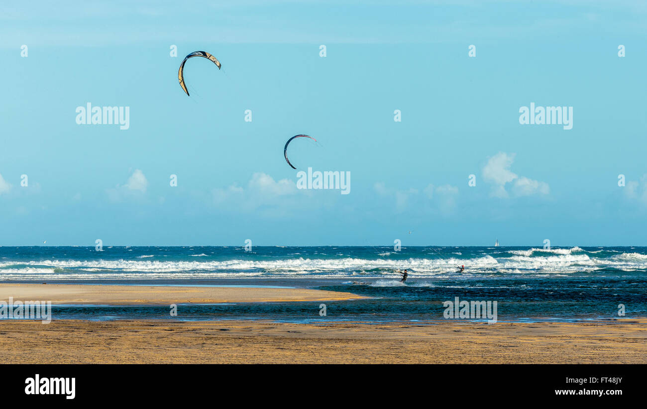 Kite surfeurs, Lake Cathie, New South Wales, Australie Banque D'Images