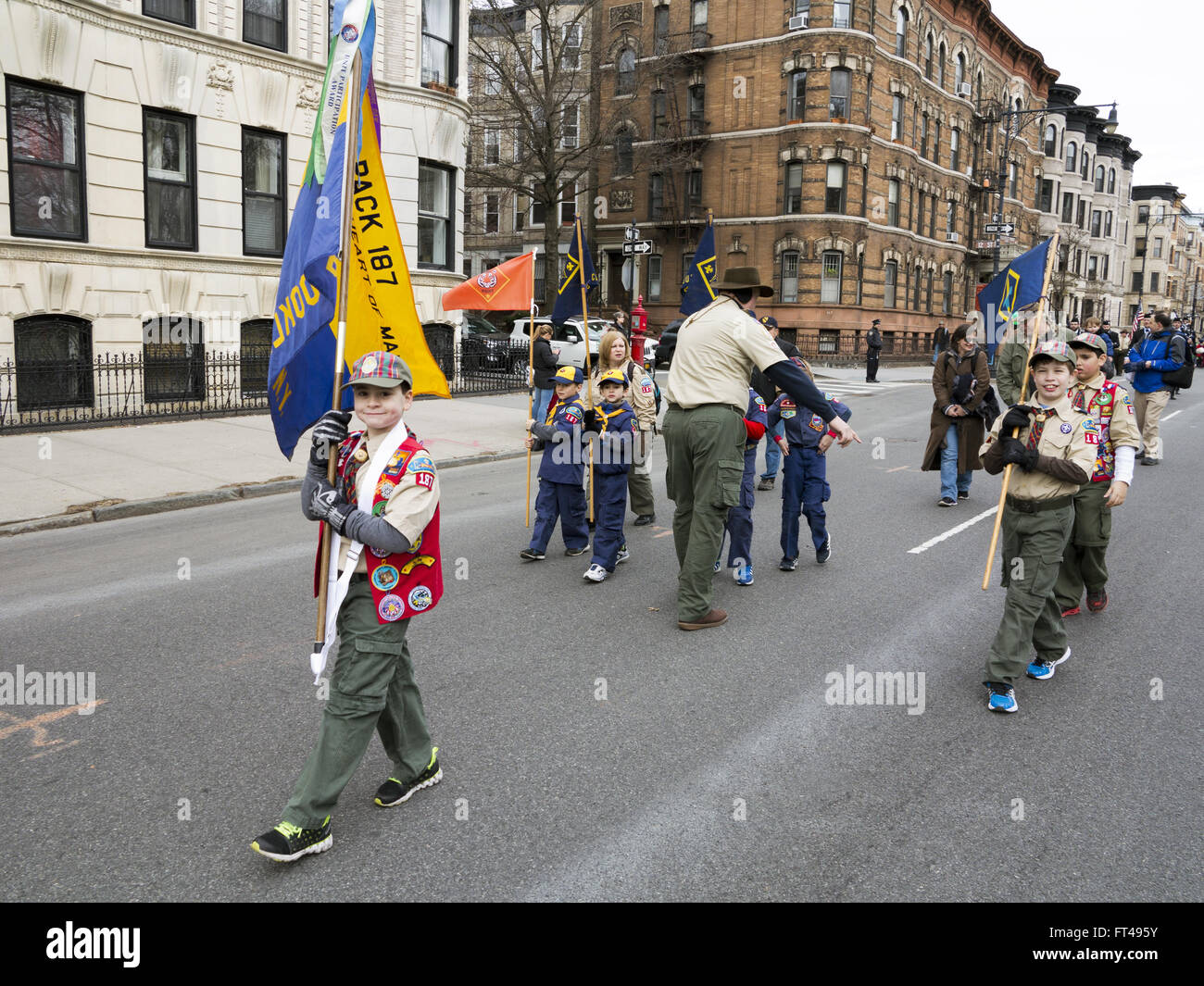 Troupe de scouts à St.Patrick's Day Parade dans le quartier Park Slope de Brooklyn, New York, 2016. Banque D'Images