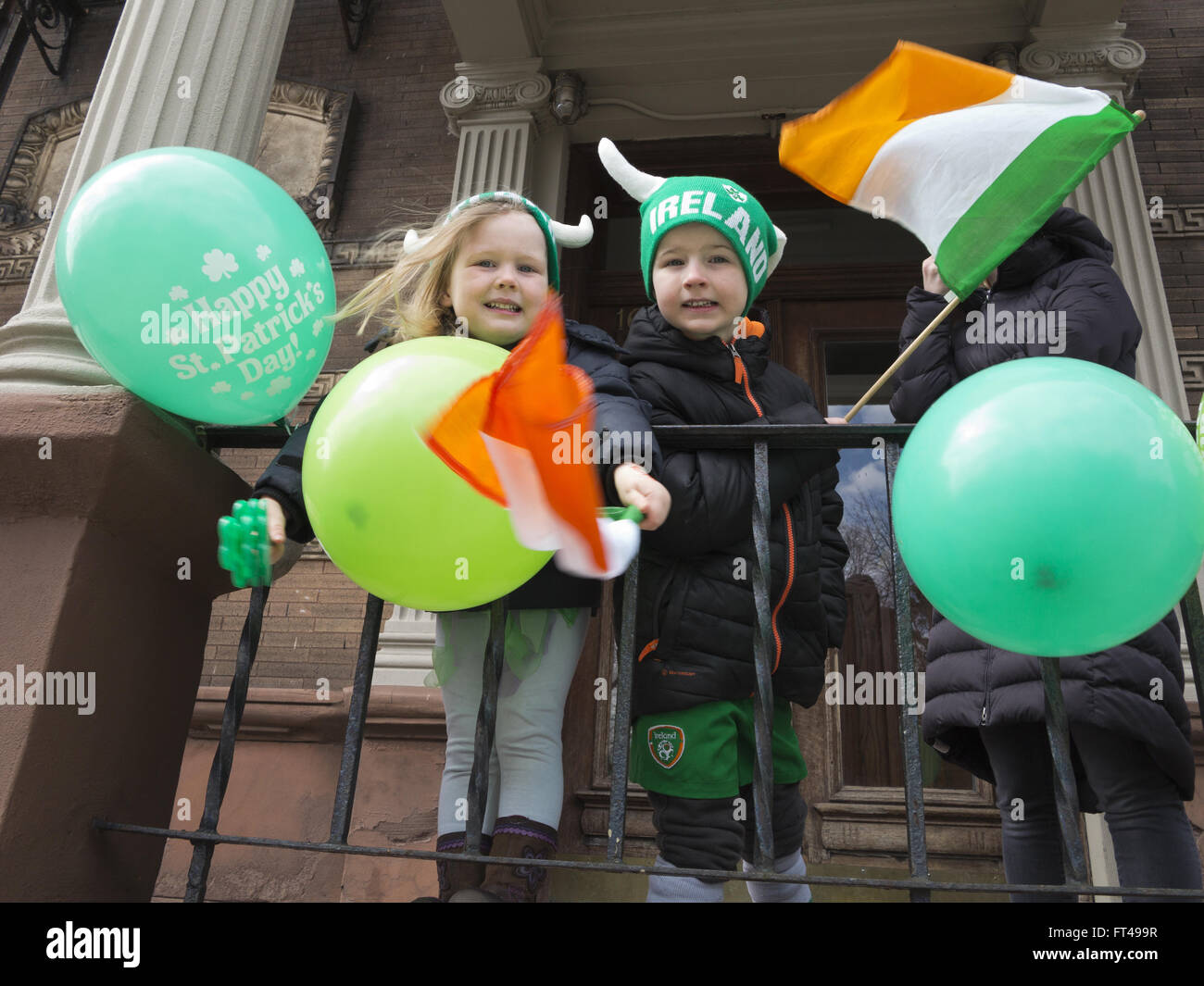 La fratrie célébrer St.Patrick's Day Parade dans le quartier Park Slope de Brooklyn, New York, 2016. Banque D'Images