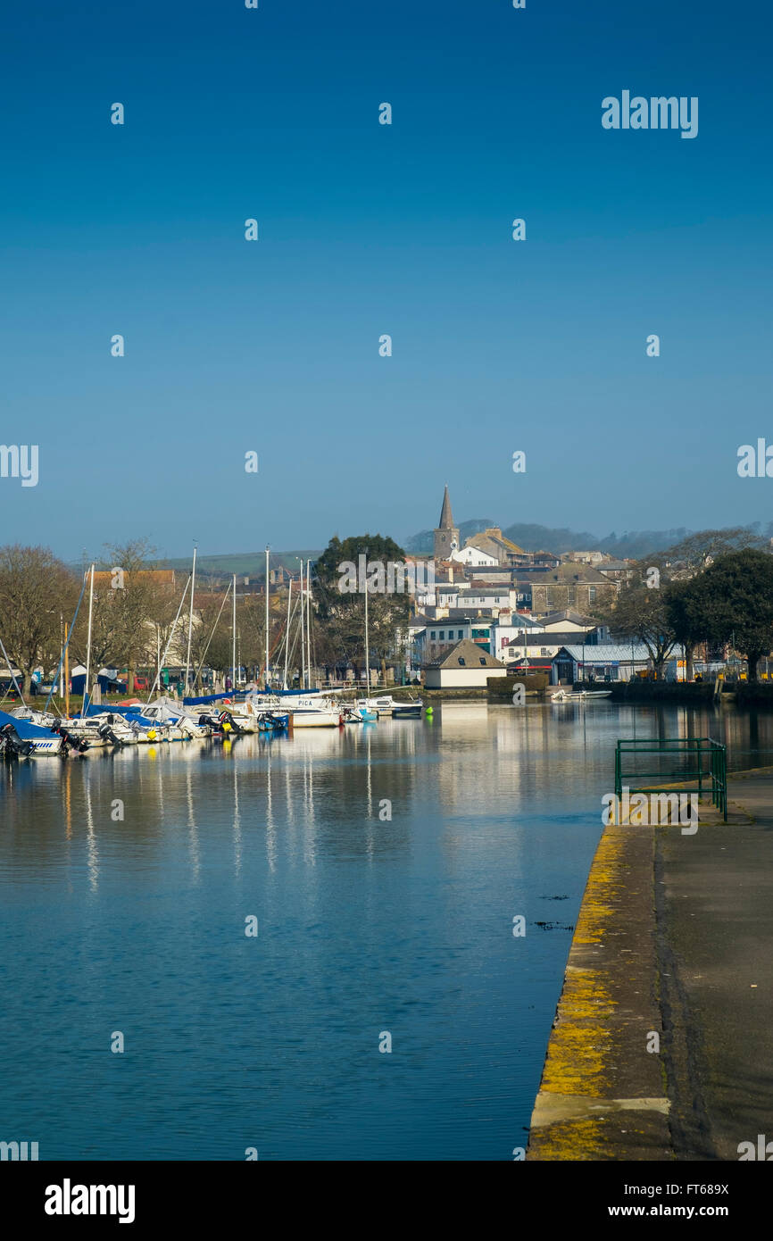 Dimanche matin au début du printemps sur le remblai à Kingsbridge, Devon. UK Banque D'Images