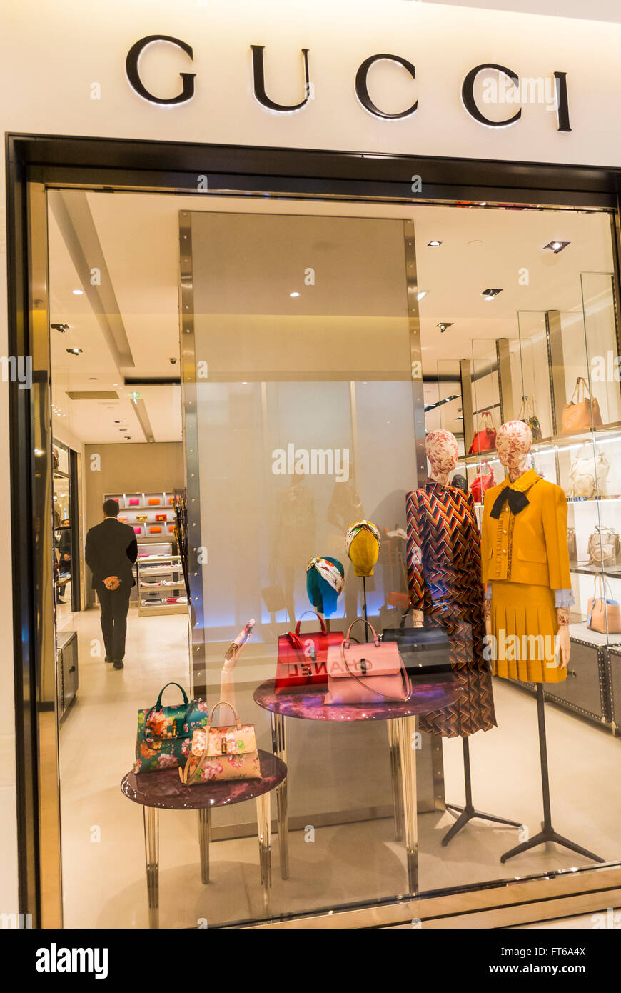 Gucci luxury clothes brand Banque de photographies et d images a haute resolution Alamy