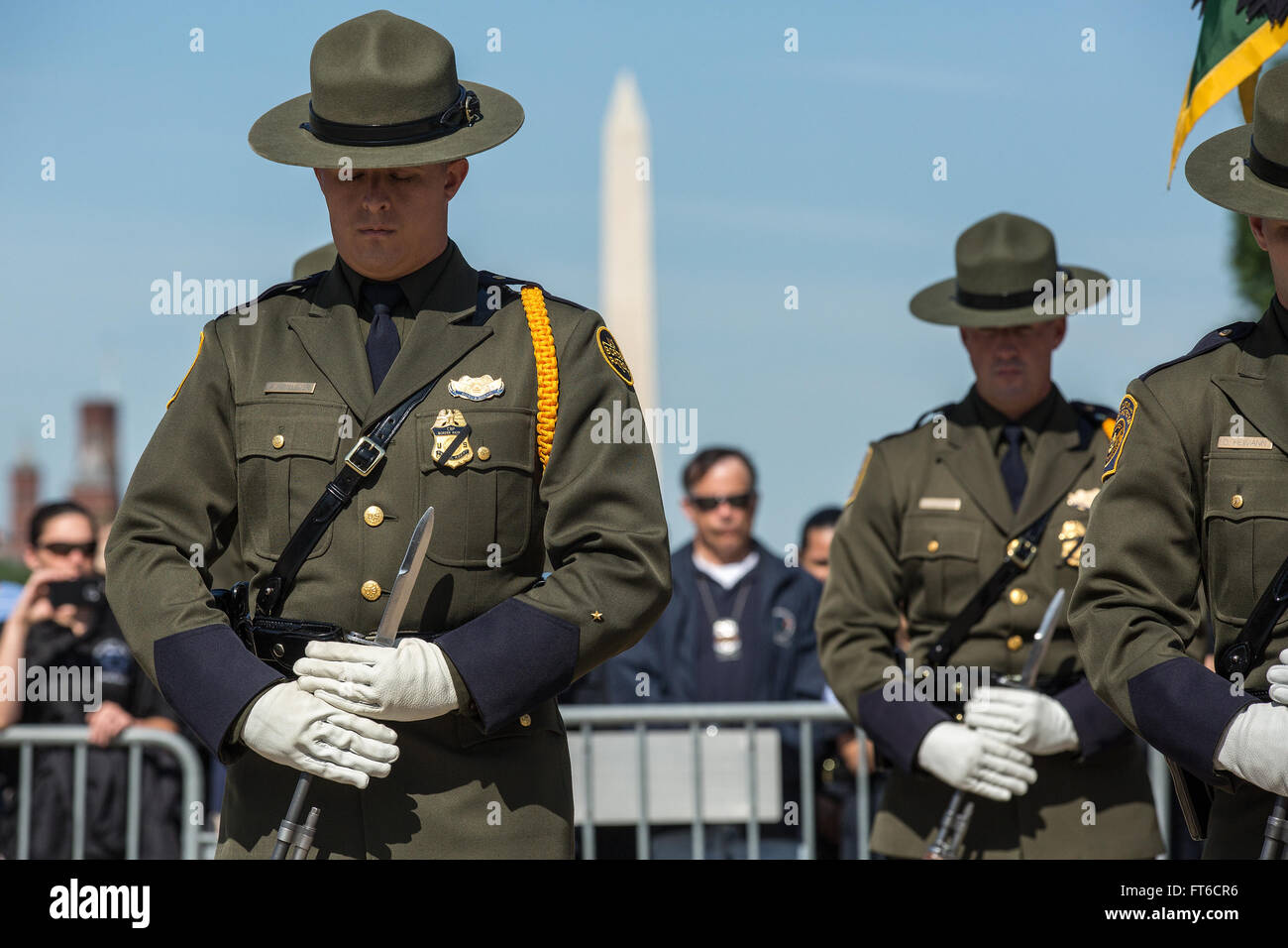 La 13e compétition annuelle des gardes d’honneur Steve Young, qui fait partie de la semaine de la police 2015, a présenté des équipes de patrouille frontalière, d’opérations sur le terrain et de l’air et de la marine qui ont mis en valeur leurs compétences en exercices et en cérémonies. Banque D'Images