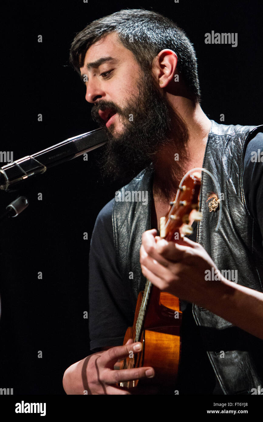 Milan Italie. 14 novembre 2011. Le chanteur/compositeur australien SCOTT MATTHEW effectue sur scène au Teatro Martinitt Banque D'Images