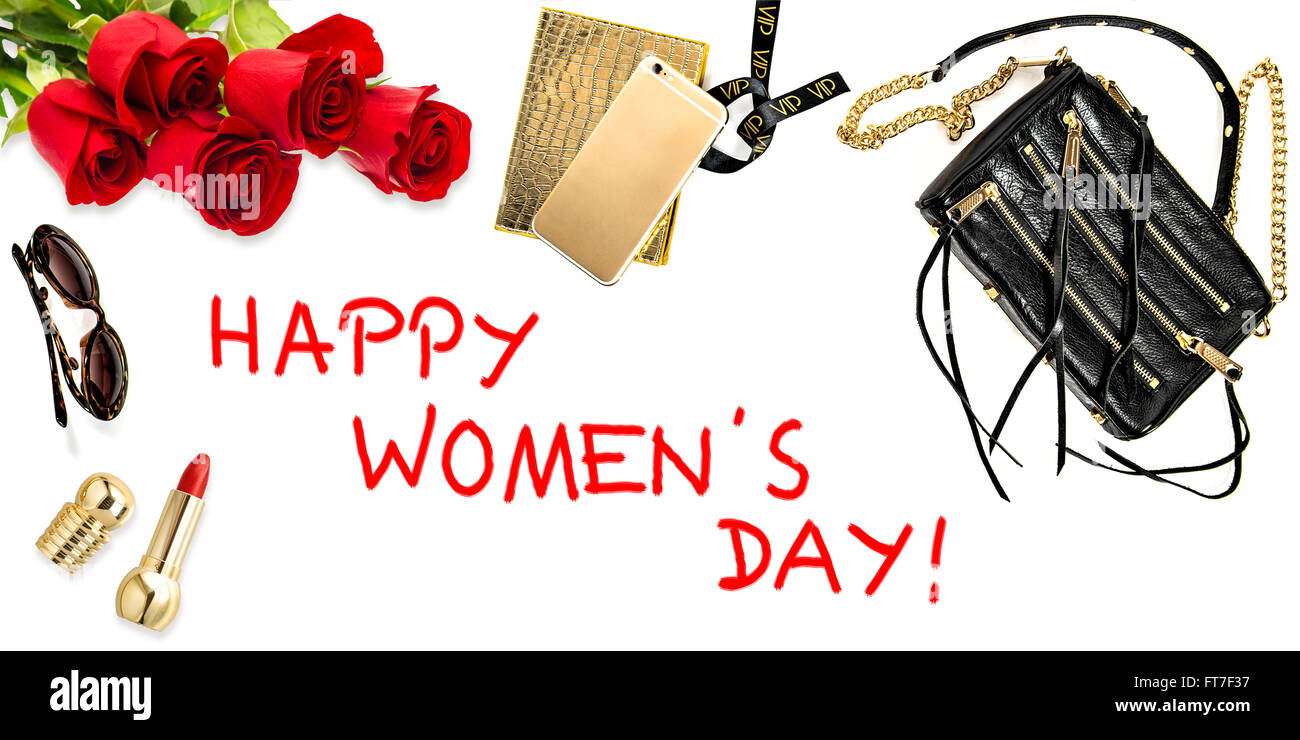 Arrière-plan de la mode avec des accessoires, des cosmétiques, des fleurs. Site féminin. en-tête de héros Womens heureux jour ! Banque D'Images