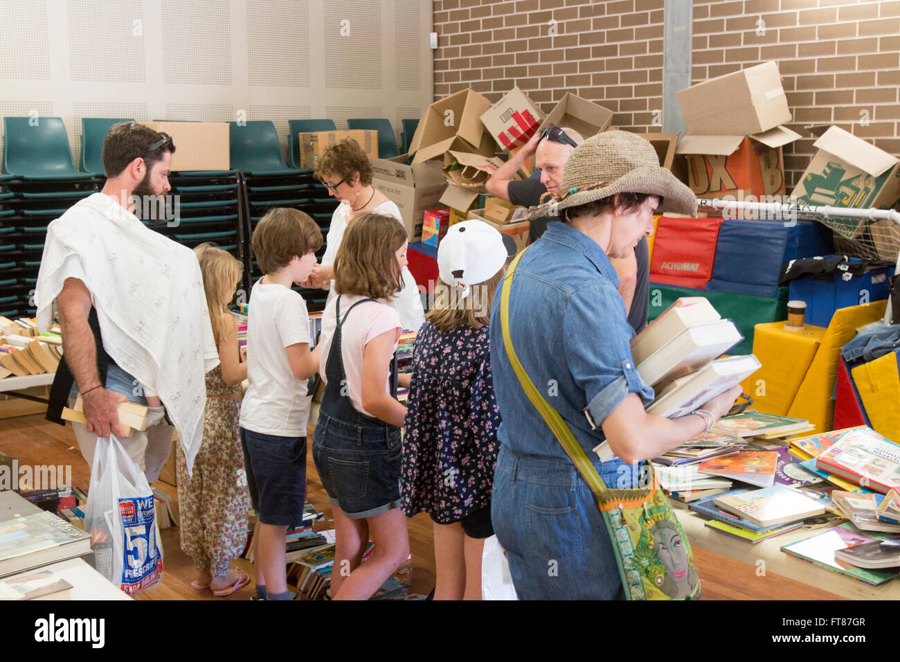 Second hand books en vente à une fête d'école primaire juste à Sydney, Australie Banque D'Images