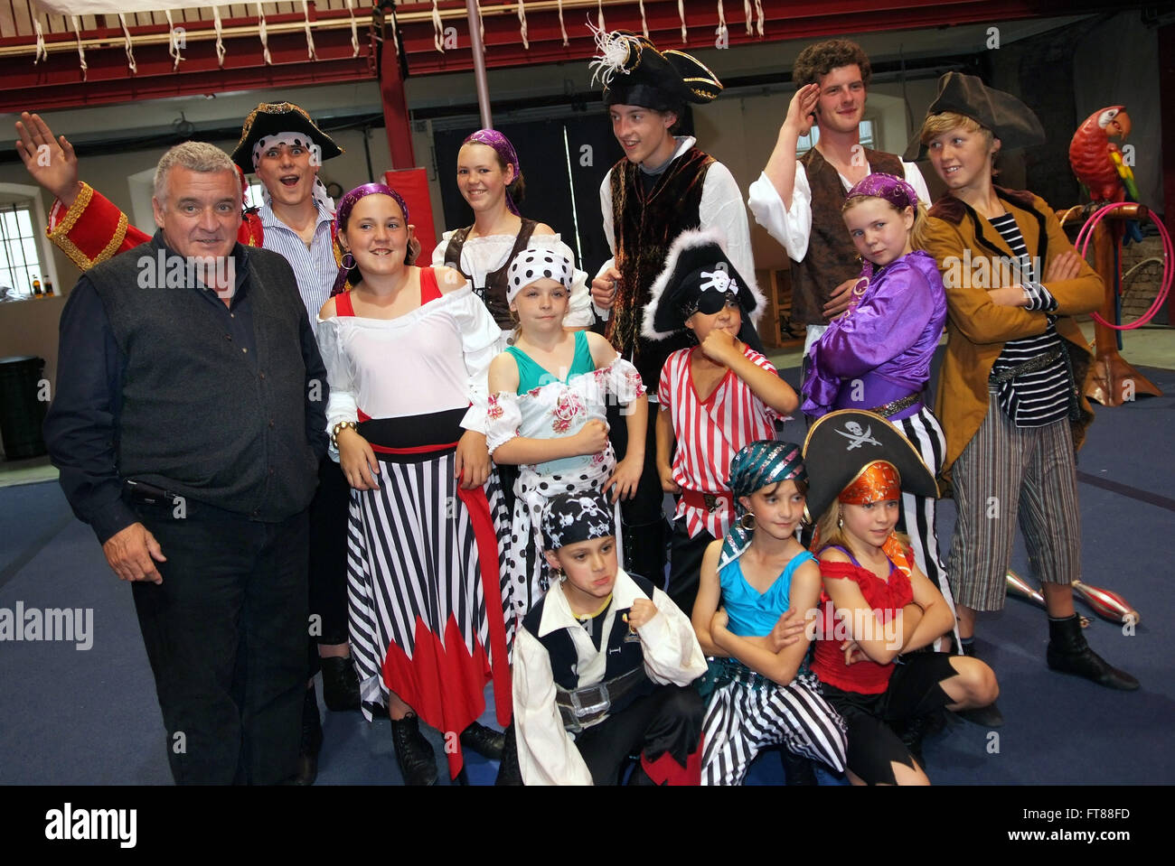 Cirque de Wookey Hole, Gerry Cottle's Hocus Pocus école de cirque pour les jeunes à Wookey Hole,,Somerset UK.un jeune'cirque' Banque D'Images