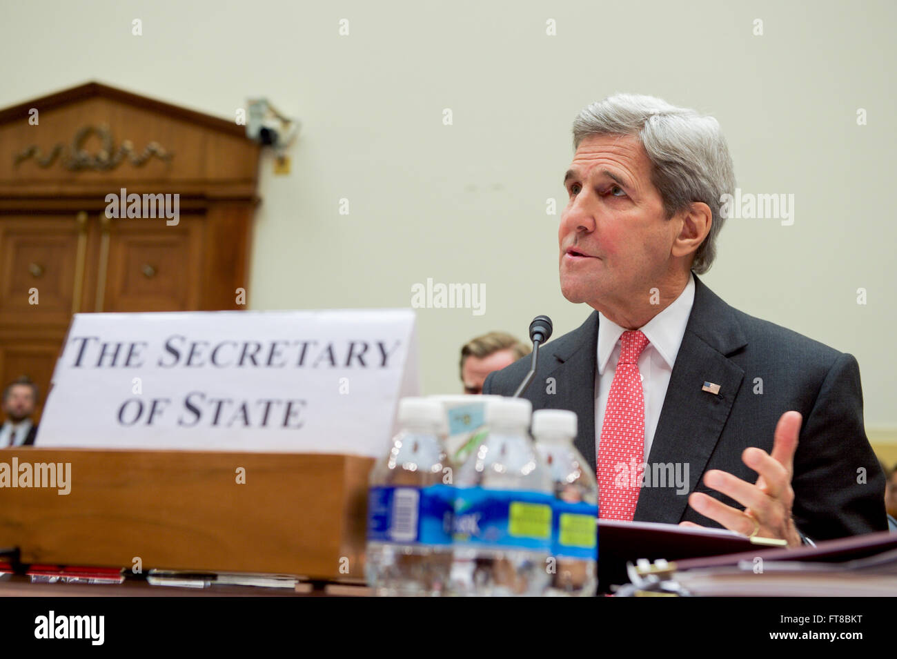 Le secrétaire d'Etat John Kerry livre son allocution d'ouverture devant la commission des affaires étrangères de la Chambre le 25 février 2016, sur la colline du Capitole à Washington, D.C., comme il a témoigné au sujet de l'administration Obama, le budget fédéral 2017 proposition. [Ministère de l'État photo/ Domaine Public] Banque D'Images