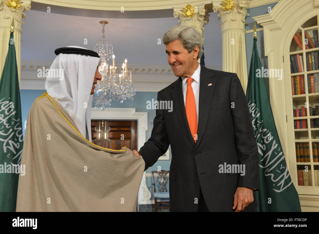 Le secrétaire d'Etat John Kerry rencontre le ministre saoudien des affaires étrangères Adel al-Jubeir, au Département d'État des États-Unis à Washington, D.C. le 8 février 2016. [Ministère de l'État Photo/Domaine Public] Banque D'Images