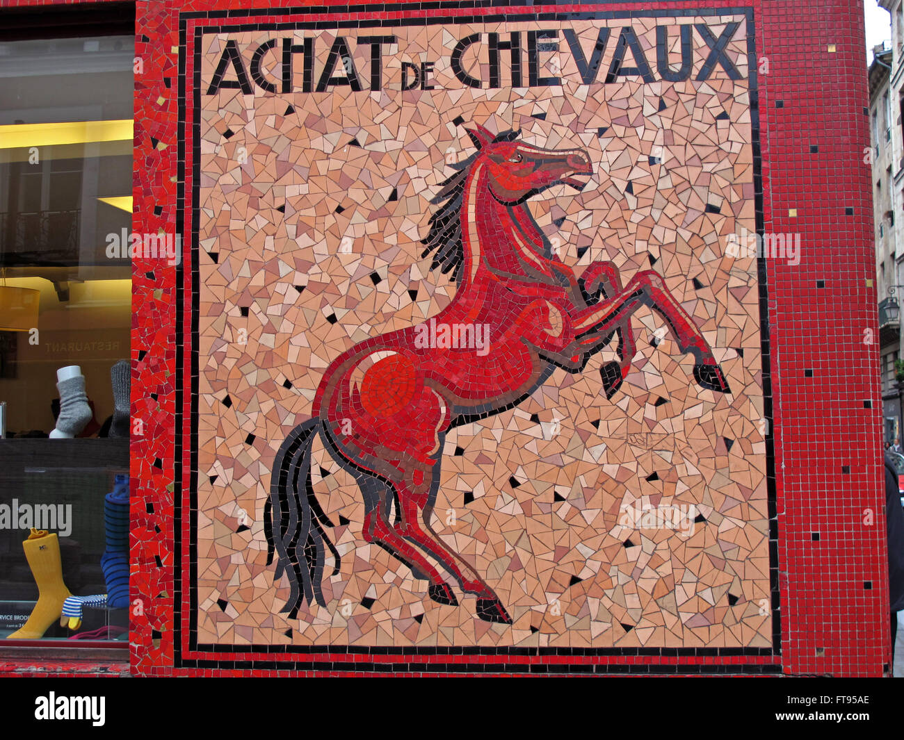 Mosaïque cheval rouge,rue du roi de Sicile,forme,boucher de cheval Le Marais,Vieux Paris,France Banque D'Images