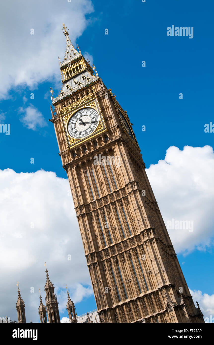 L'Elizabeth Tower, souvent appelée Big Ben, la tour de l'horloge sur les Maisons du Parlement, Londres, UK Banque D'Images