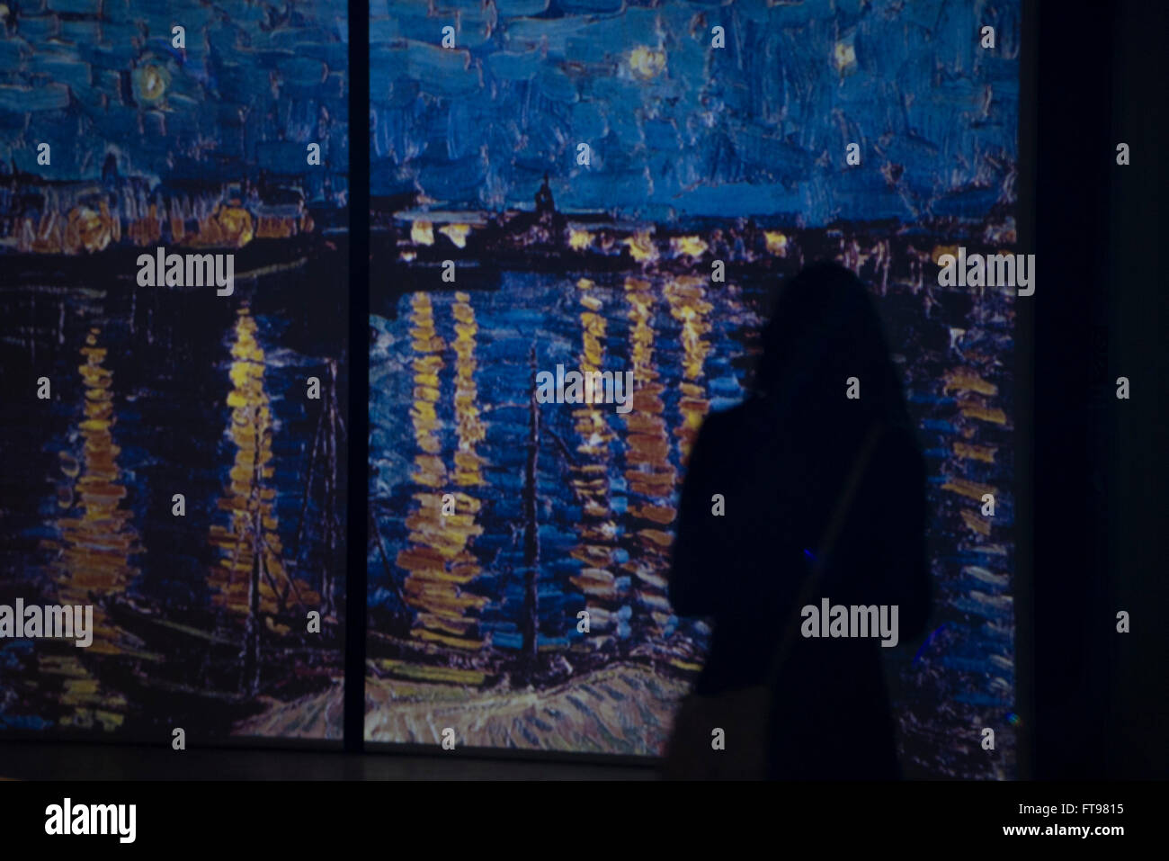 Turin, Italie. 25 mars, 2016. Une exposition d'art multimédia intitulée "Van Gogh en vie" présentant le travail du peintre Vincent Van Gogh, le 25 mars 2016 à Turin, Italie Crédit : Stefano Guidi/Alamy Live News Banque D'Images