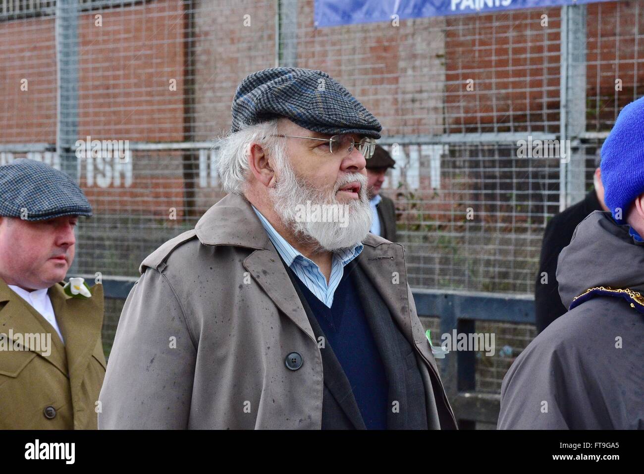 Coalisland, comté Tyrone, Irlande du Nord. Mar 26, 2016. Le Sinn Féin MP Francie Molloy marchant à une insurrection de Pâques de la commémoration et de dévouement Parade qui aura lieu à Coalisland, comté de Tyrone organisé par le parti Sinn Féin Crédit : Mark Winter/Alamy Live News Banque D'Images