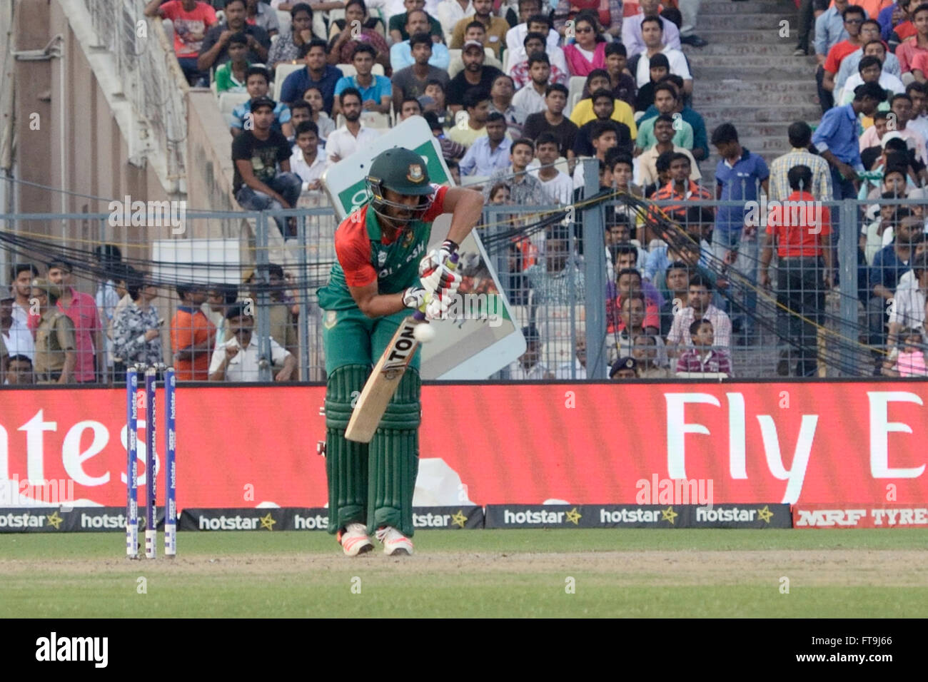 Kolkata, Inde. Mar 26, 2016. Nouvelle Zélande gagne contre le Bangladesh à Eden Garden, Kolkata par 75 s'exécute. La Nouvelle-Zélande remporte tous leurs 4 matches et devenir le leader du groupe 2. La Nouvelle-Zélande ont obtenu 145 pour 8 dans leurs 20 plus par l'aide de Kane Williamson (Joueur du Match) pour ses 42 off 32 boules. Le Bangladesh a tous notation sur 70 en plus de 15,4. © Saikat Paul/Pacific Press/Alamy Live News Banque D'Images