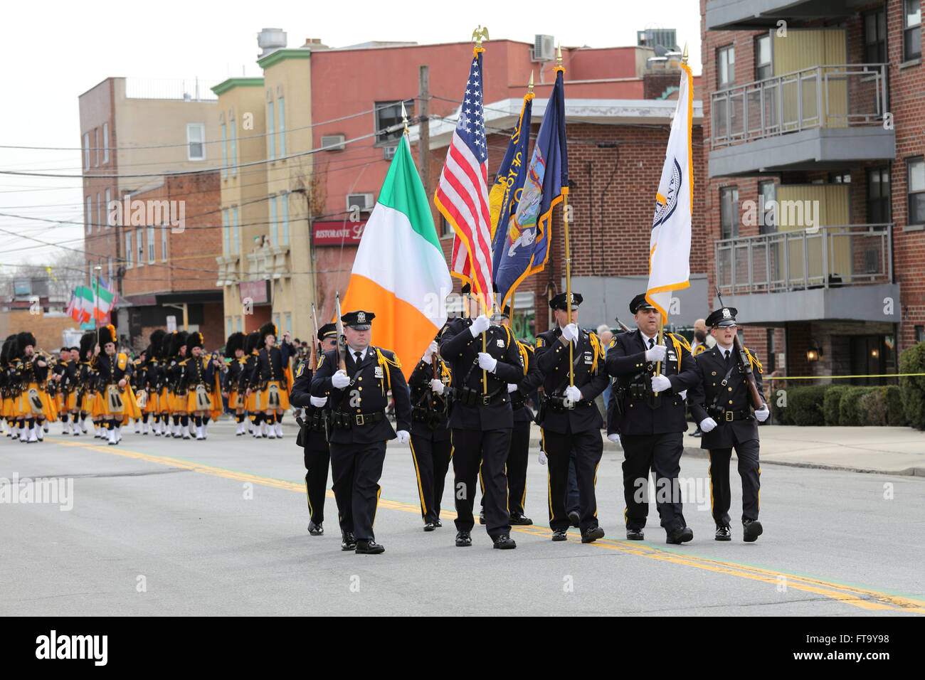 Yonkers Garde d'honneur du Service de police de Saint Patrick's Day Parade Yonkers, New York Banque D'Images