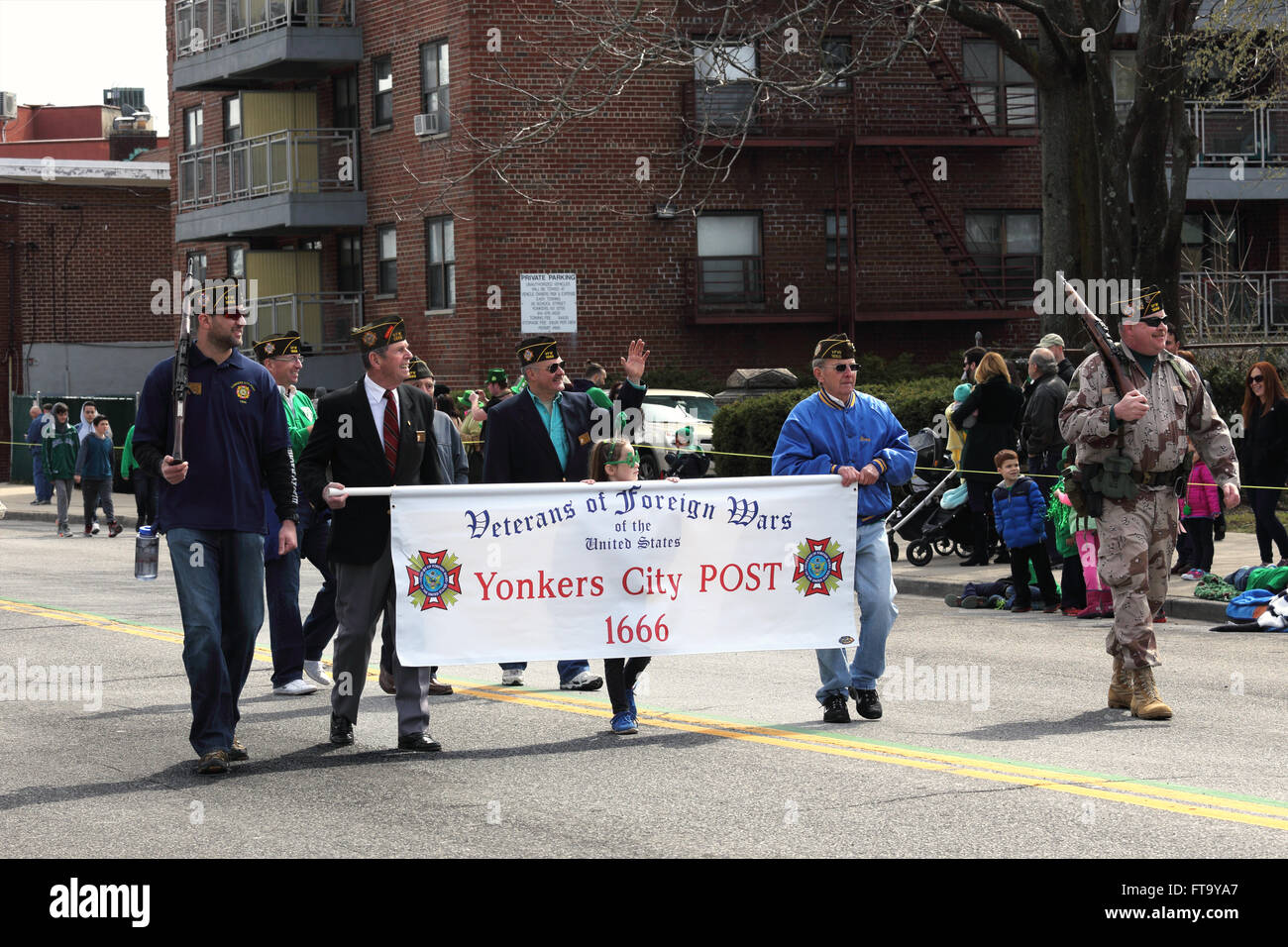 Les manifestants dans le jour de la Saint Patrick parade Yonkers New York Banque D'Images