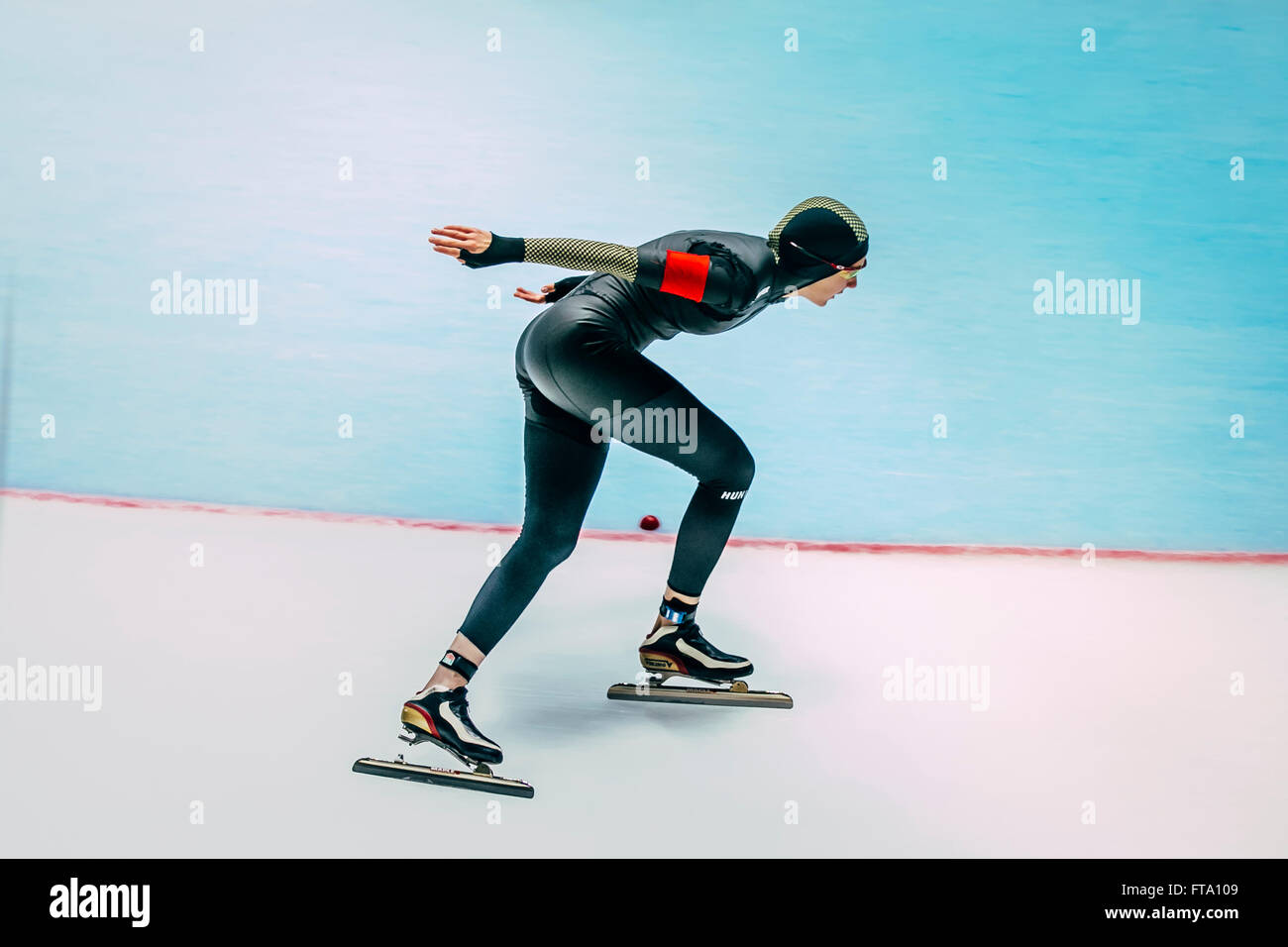 Chelyabinsk, Russie - 15 octobre 2015 : athlète féminine de patineurs de vitesse voie s'exécute au cours de tasse de la Russie sur le patinage de vitesse Banque D'Images