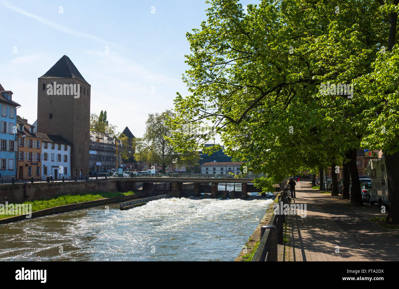 Quai de la rivière Grand Ile de ville de Strasbourg, Alsace, France Banque D'Images