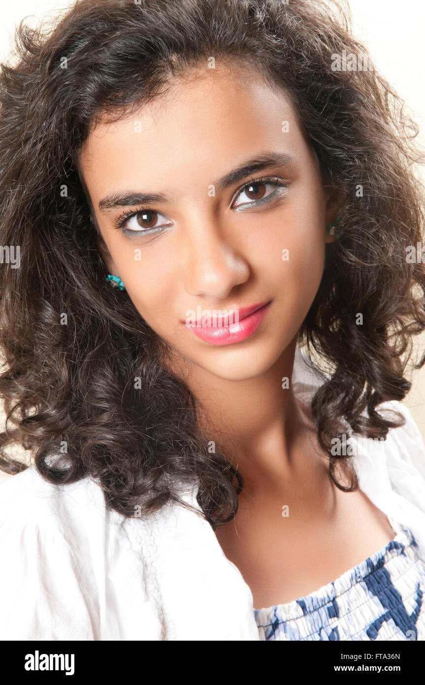 Portrait d'une jolie Middle Eastern woman smiling Banque D'Images