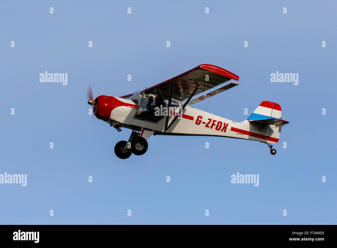 Denney Kitfox Mk2 G-ZFOX en vol au dessus de l'Aérodrome de Breighton ...