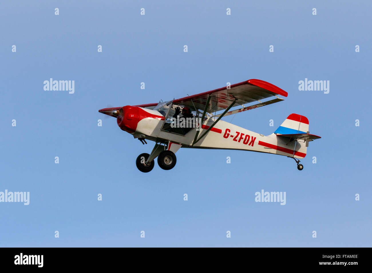 Denney Kitfox Mk2 G-ZFOX en vol le décollage de Breighton Airfield ...