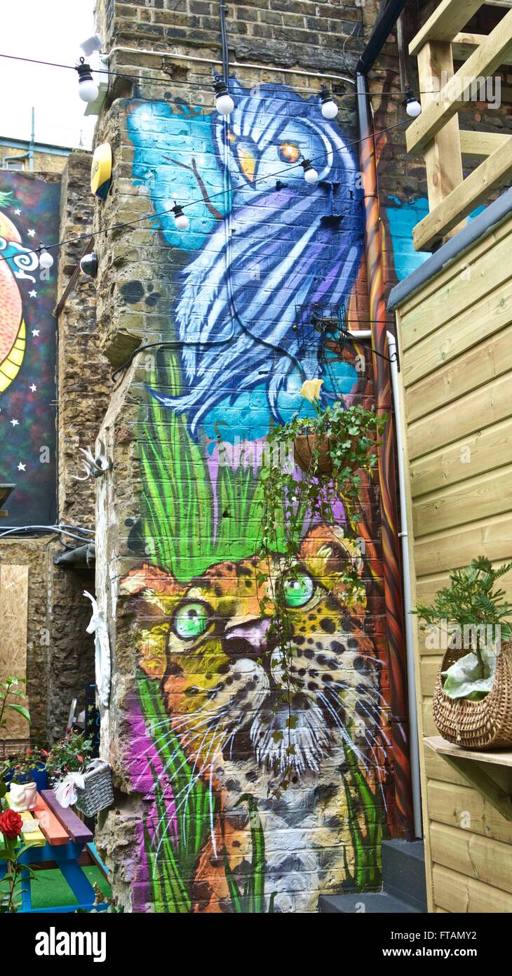 Street Art London uk la faune. Brixton street art mural Londres graffitis sur les bâtiments Banque D'Images