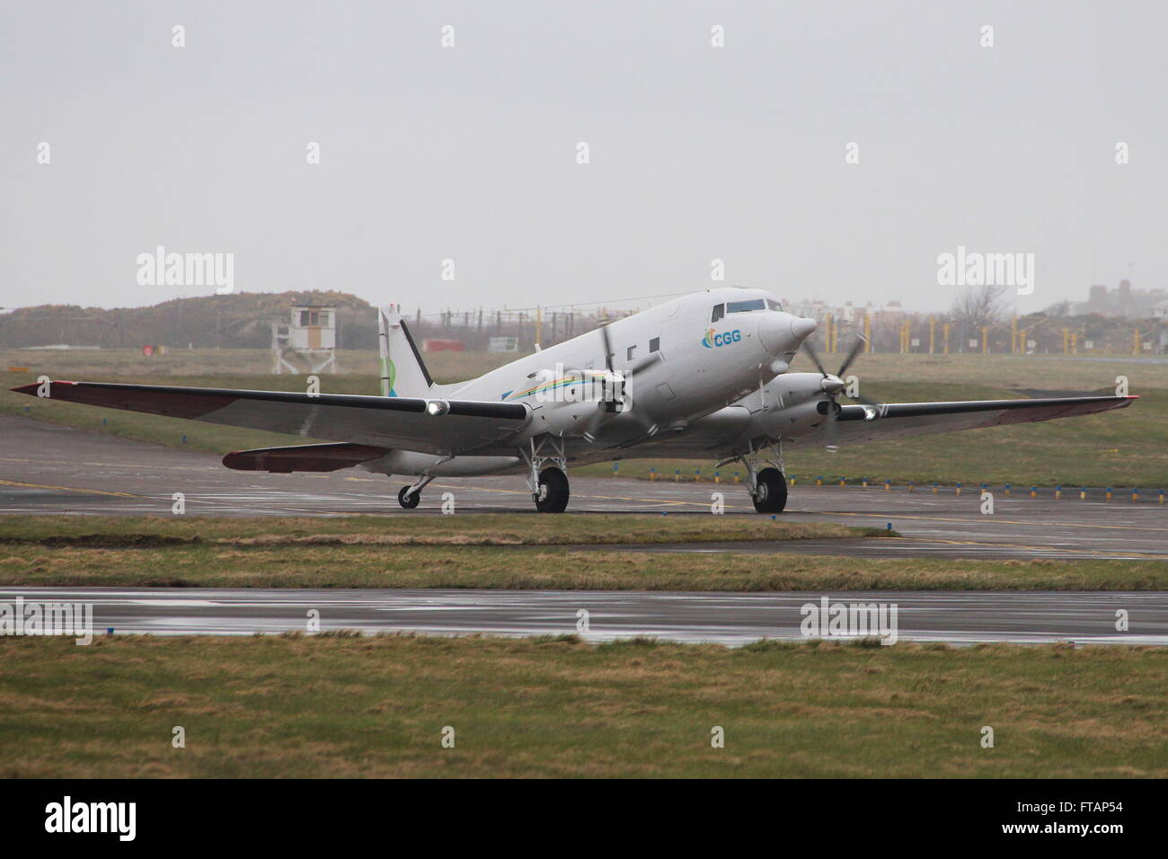 C-GGSU, un Basler BT-67 (un Douglas DC-3/C-47) exploité par le CGG Aviation, à l'Aéroport International de Prestwick. Banque D'Images