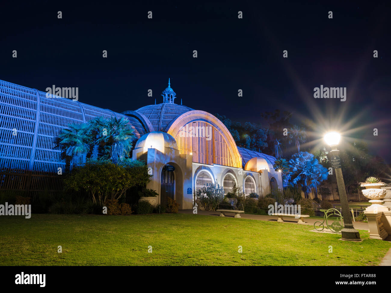 Botanical Building at night . Balboa Park, San Diego, Californie. Banque D'Images
