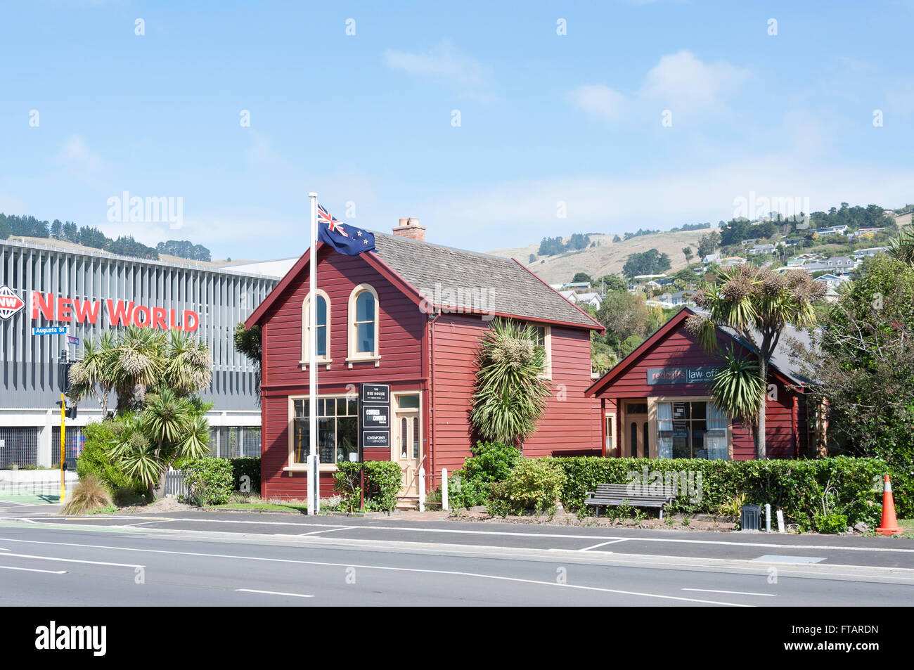 Maison Rouge en bois du patrimoine, route principale, Redcliffs, Christchurch, Canterbury, Nouvelle-Zélande Province Banque D'Images