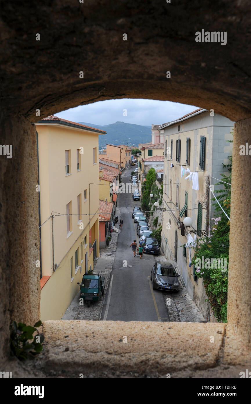 L'ITALIE, PORTOFERRAIO - 4 juillet 2011 : Allée de Portoferraio sur l'île d'Elbe, Italie Banque D'Images