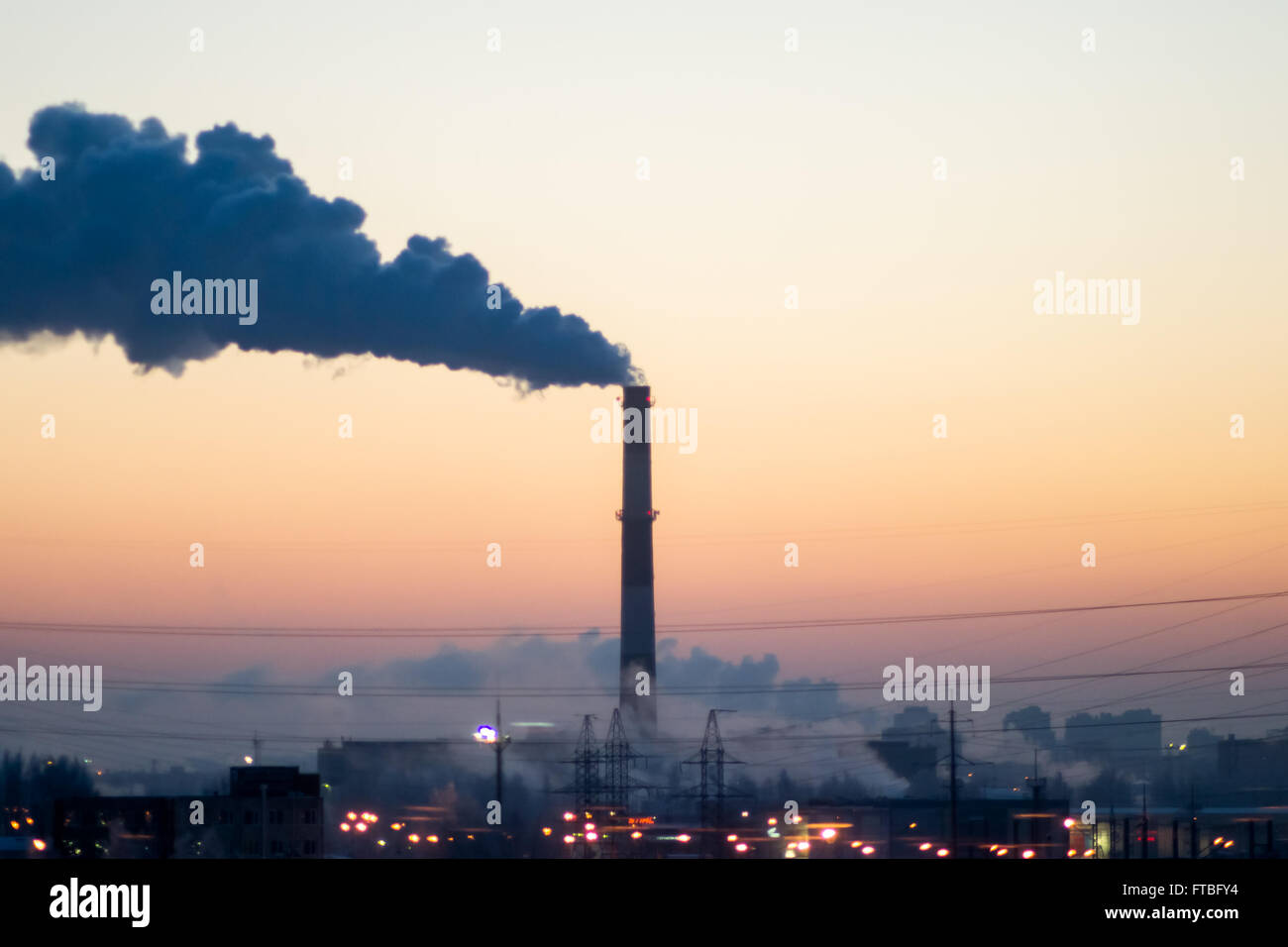 Arbre généalogique de la pollution industrielle de l'air cheminée industrie blanc Banque D'Images