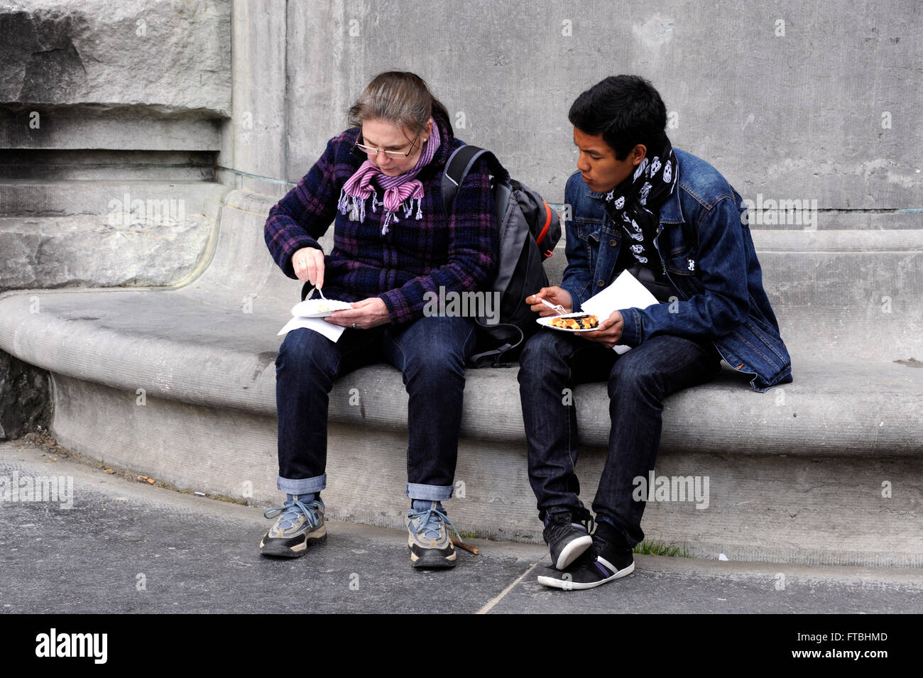 Pique-nique à arcades du Cinquantenaire à Parc du Cinquantenaire, Bruxelles, Belgique Banque D'Images