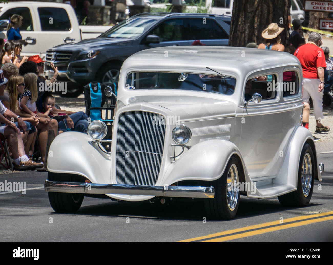 1934 Ford Tudor au Graeagle, Californie Quatrième de juillet Parade. Banque D'Images