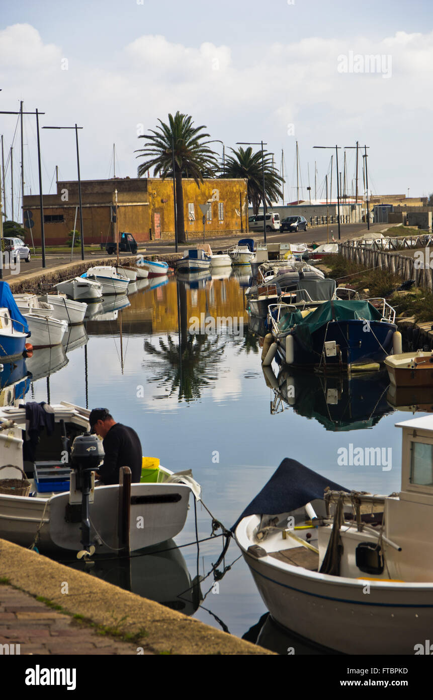 Marina pour les bateaux de pêche à Carloforte, l'île de San Pietro, en Sardaigne Banque D'Images