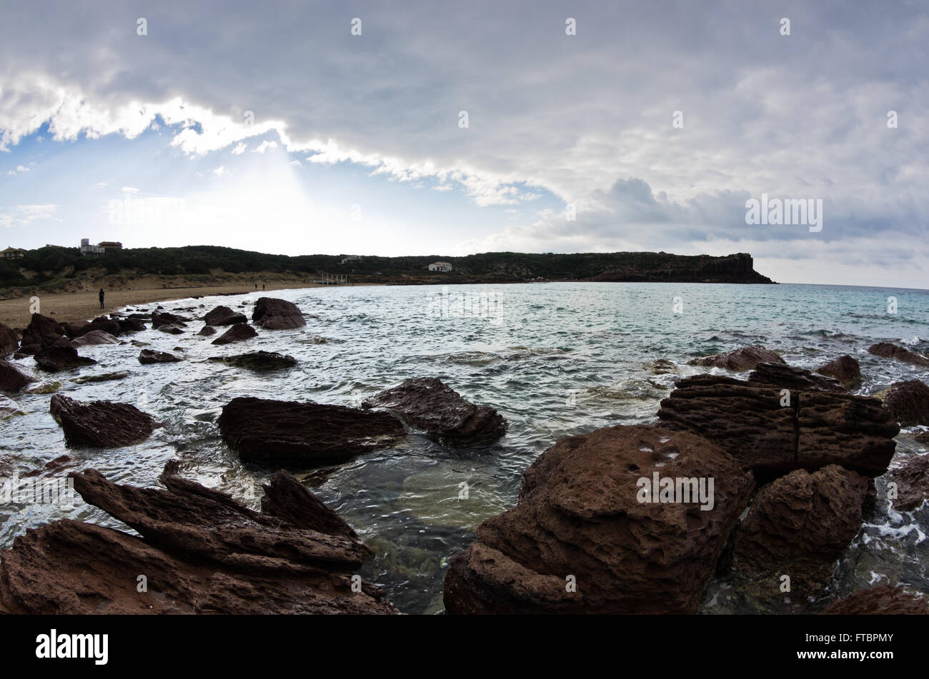 Les roches de la mer et des vagues à la plage dans l'île de San Pietro, en Sardaigne Banque D'Images