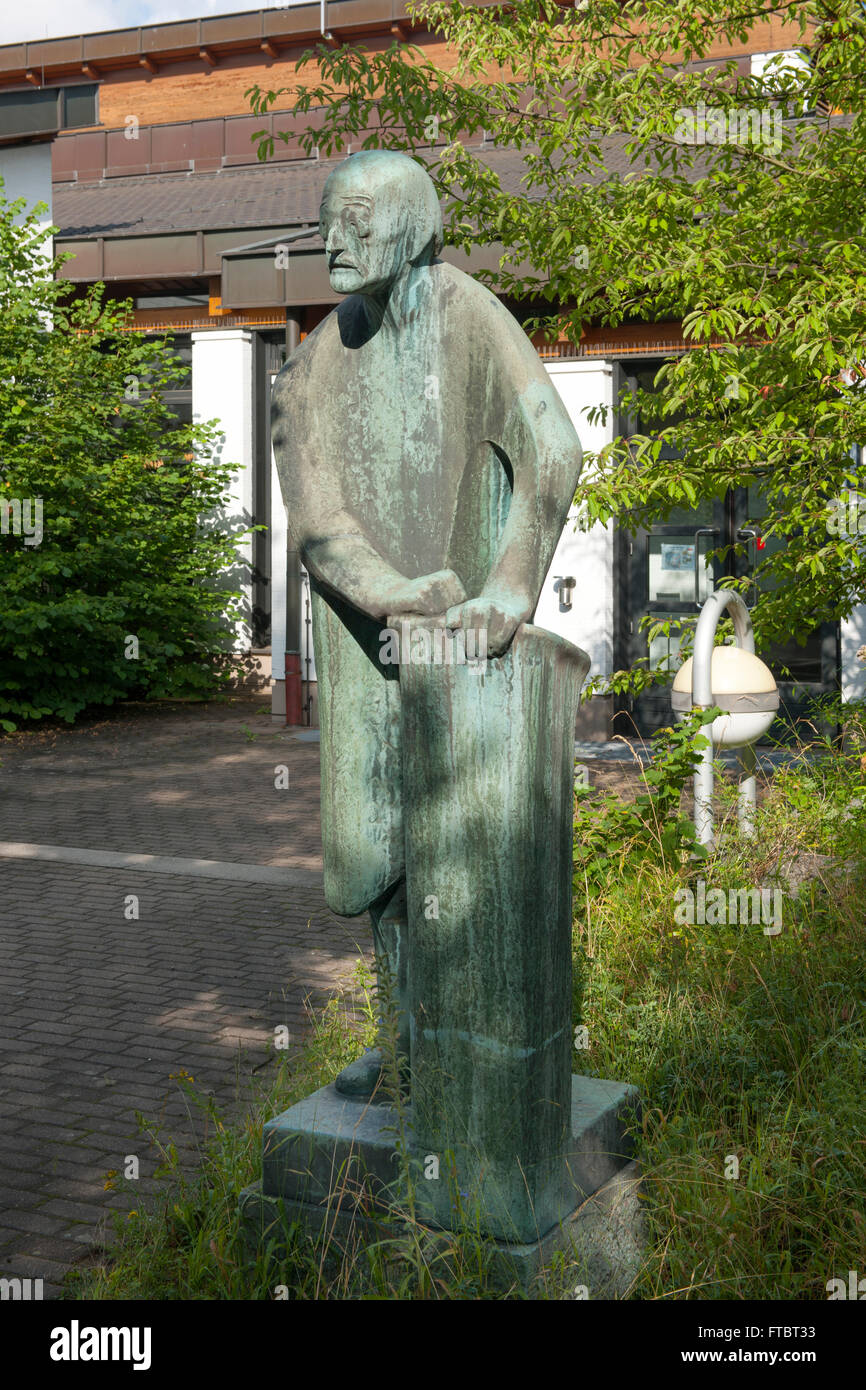 Köln, Deutschland, Max-Planck-Institut für, Pflanzenzüchtungsforschung Seminargebäude Max-Plank-Statue vor Banque D'Images
