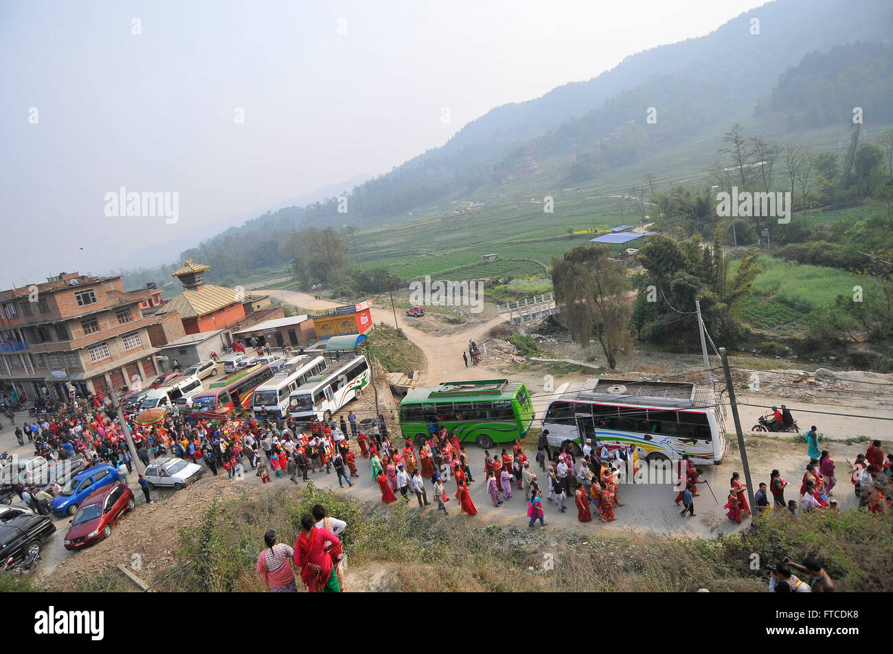 Katmandou, Népal. Mar 26, 2016. Les dévots célèbre festival annuel célébration de Seto à Machindranath Nala, Kavre, le Népal. Machindranath est connu comme la divinité de la pluie et une bonne récolte. © Narayan Maharjan/Pacific Press/Alamy Live News Banque D'Images