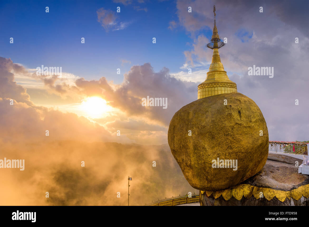 Golden Rock de Mt. Kyaiktiyo, Myanmar. Banque D'Images