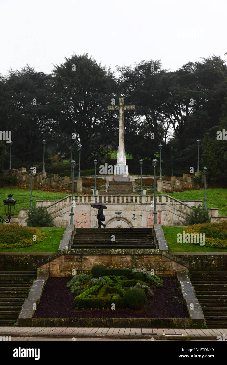 Monument Cruz de los Caidos aux victimes de la guerre civile espagnole dans le parc sous Castillo del Castro, Vigo, Galice, Espagne Banque D'Images